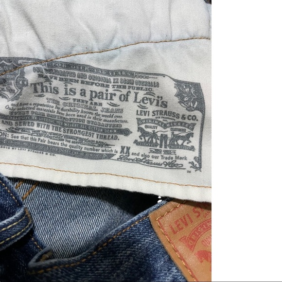 Levi’s 501 button fly jean shorts size 32. Dark wash. Raw hem. - Picture 11 of 11